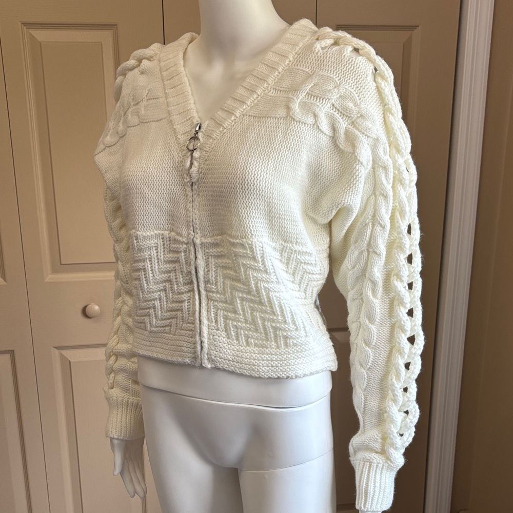 NWOT IVORY ROSE cropped zip up sweater